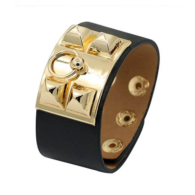 Rivet läderarmband med guld nitar (svart)