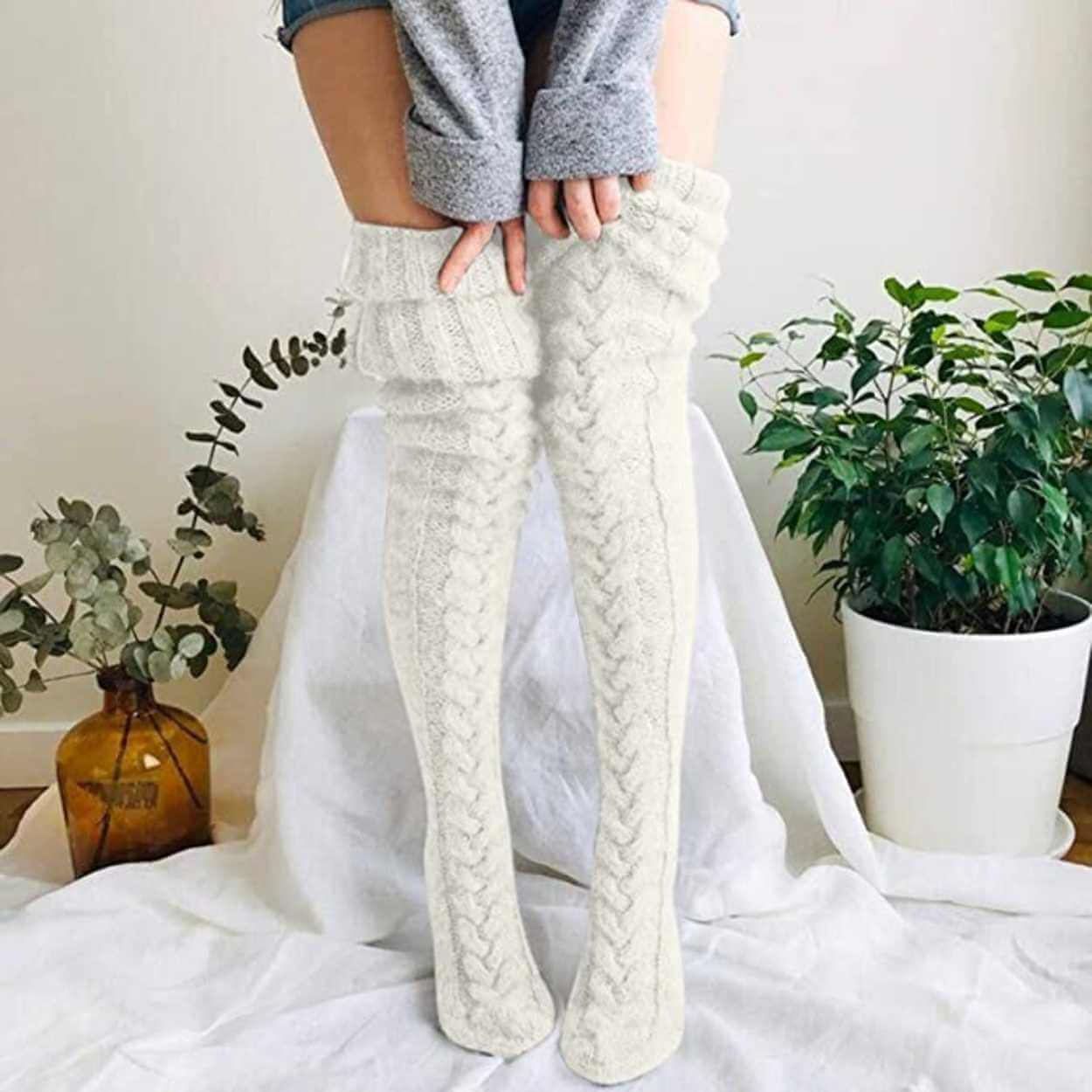 Varma stickade knästrumpor höga strumpor thigh high vit
