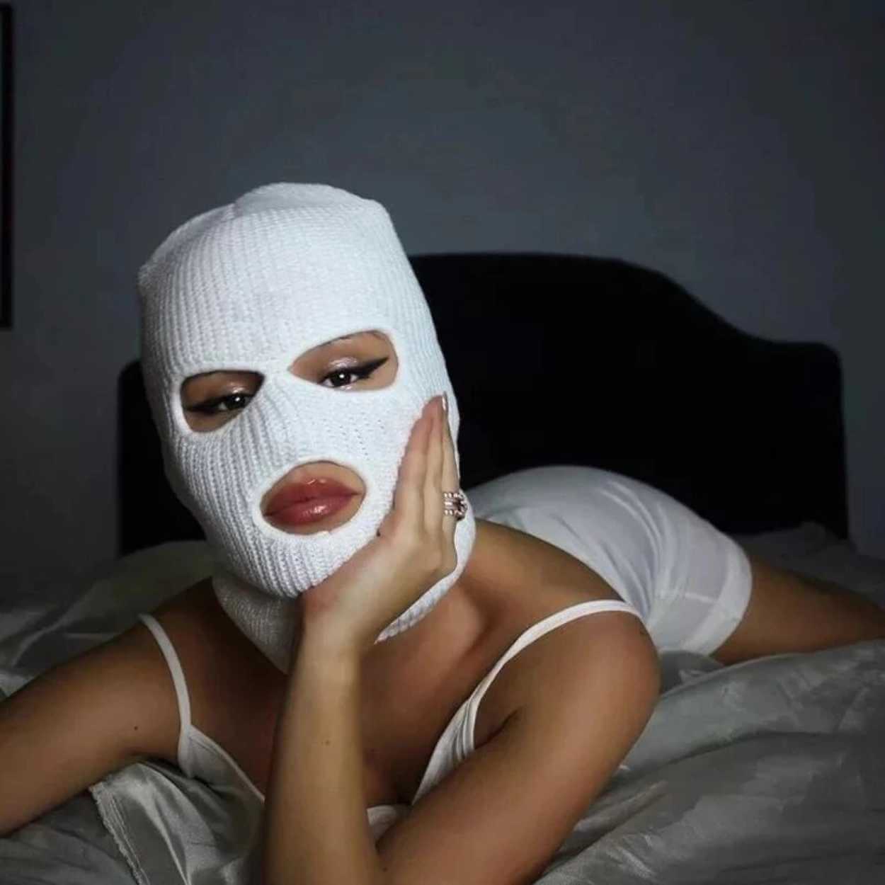 Ranarluva balaclava skidmask vit