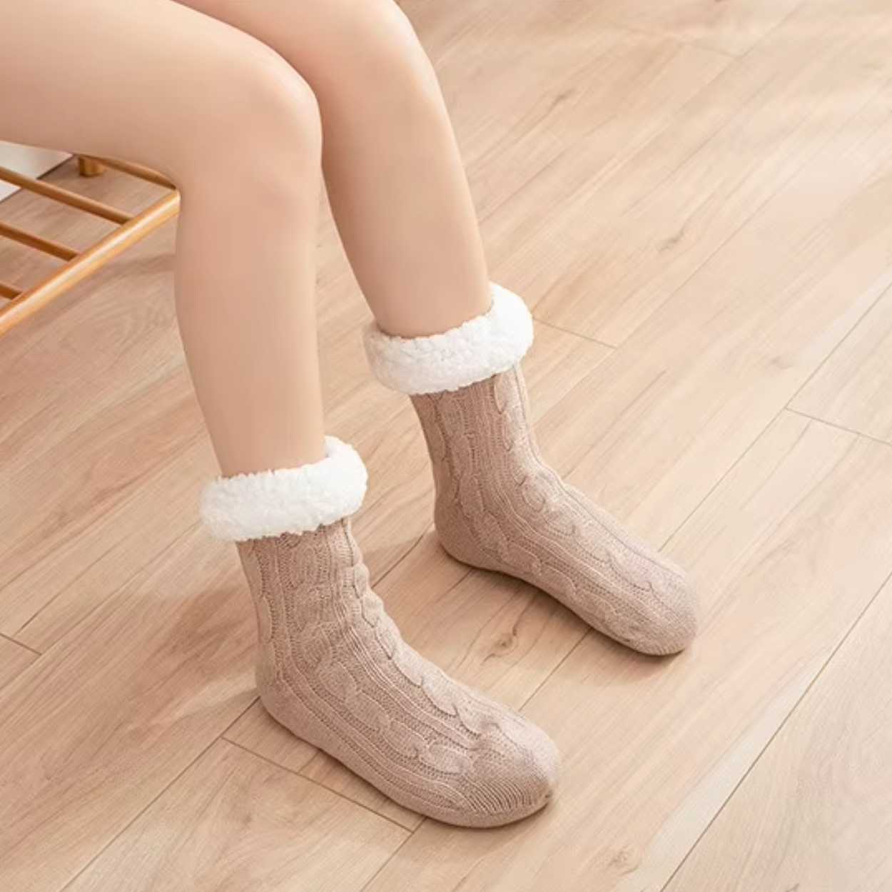 Varme fôrede sokker | strikkede tøfler med sklisikring beige - bilde 2