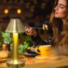 Retro oppladbar bordlampe i metall dimbar gull