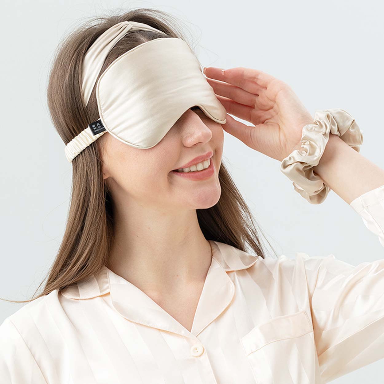 Stor lyxig sovmask i äkta mullbärssilke guld - bild 4