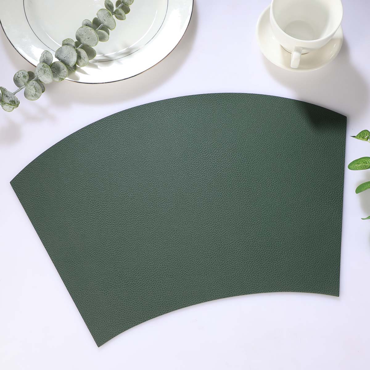 4-pack bordstablett i konstläder 43x30cm båge mörkgrön - bild 3