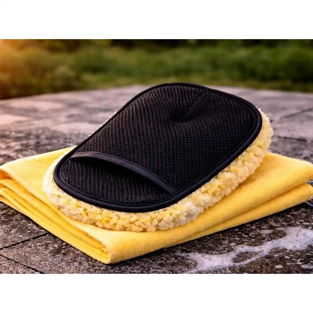 Mikrofiber vaskehanske til bil – skånsom bilvask og detailing for lakk, felger og glass - bilde 3